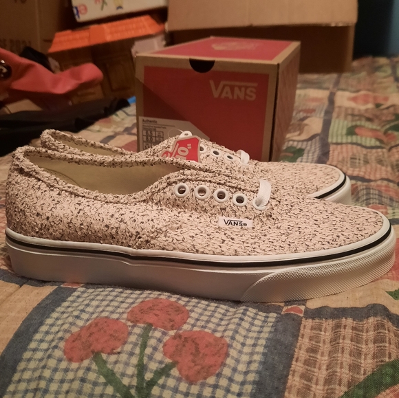 Pink vans with black speckles  new with box - Picture 2 of 5